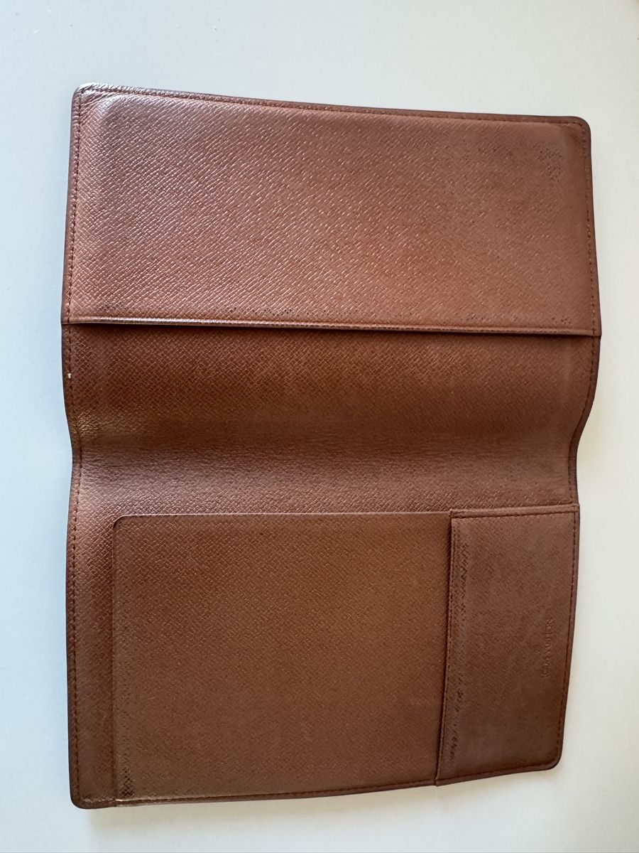 Louis Vuitton Portafogli: Portefeuille/documents Louis Vuitton authentique – Usato da Martigny venduto da gigikro 1