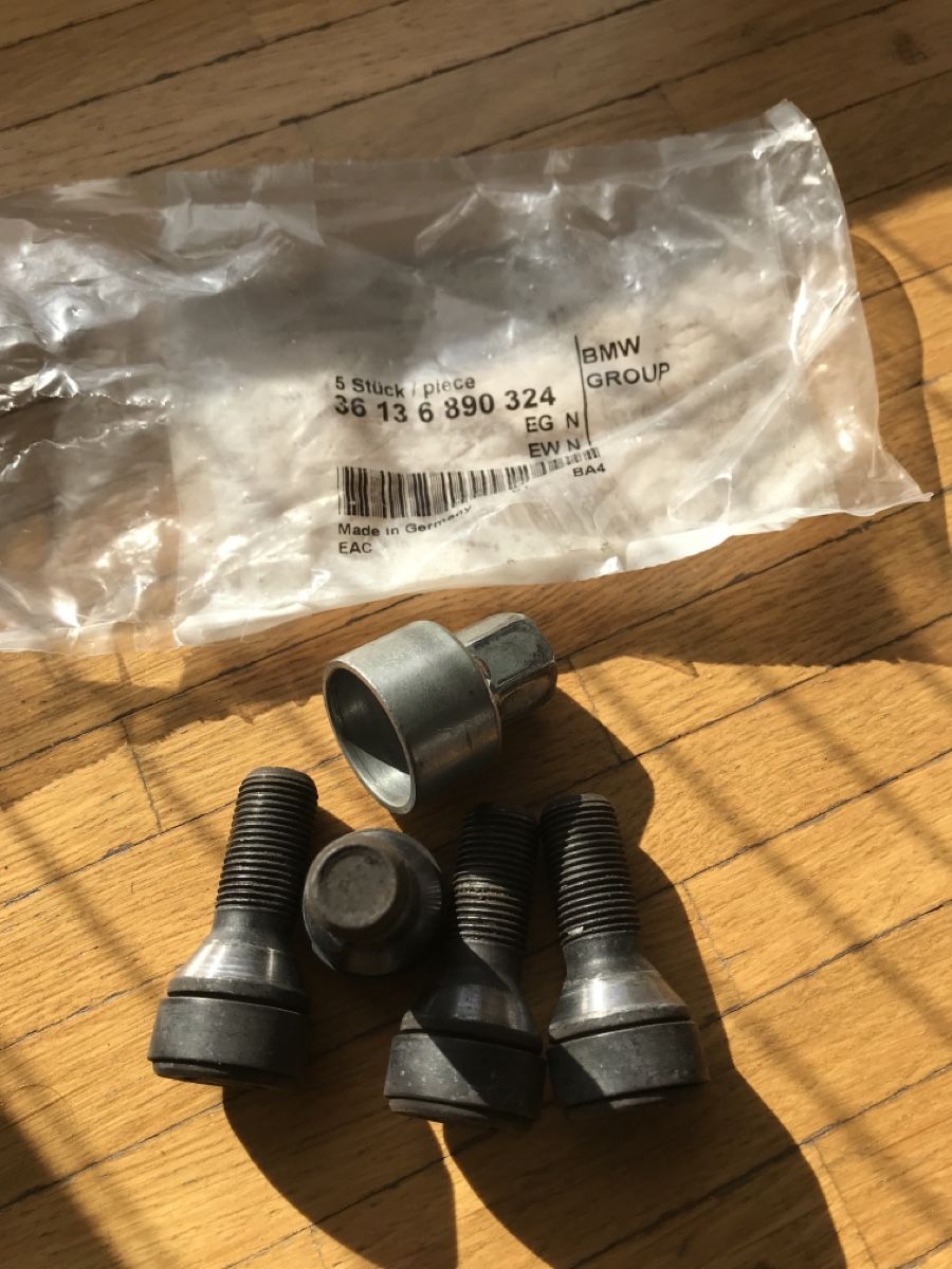 BMW Tutti pezzi di ricambio auto: BMW Radschrauben 36136890324 – Usato da Kreuzlingen venduto da Bchicks