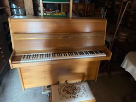 Schmidt-Flohr Klavier mit passendem Hocker zu verkaufen.