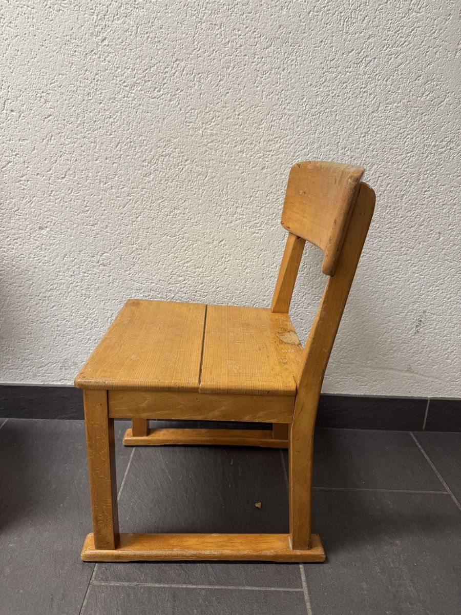 Sedie: Vintage Kinderstühle aus Holz – Usato da Basel venduto da good_forms 3