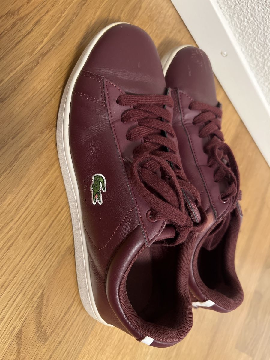 Lacoste Scarpe da donna: Lacoste Leder Sneaker, Weinrot, Gr. 39.5 – Usato da Lyss venduto da _.Saeruu._