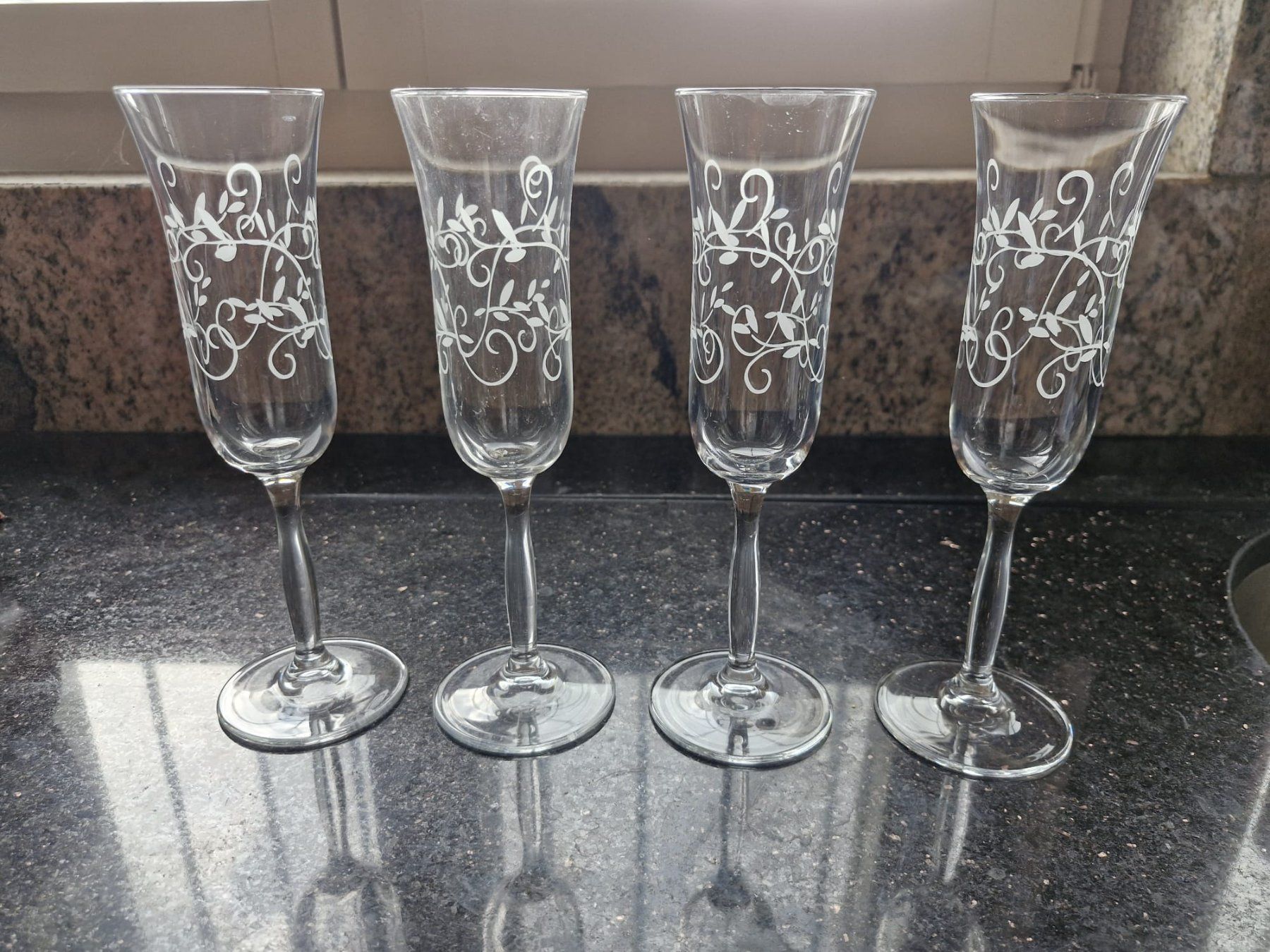 Bicchieri: 4 elegante Sektgläser mit eingeschliffenem floralem Muster – Usato da Toffen venduto da dav_d7rc