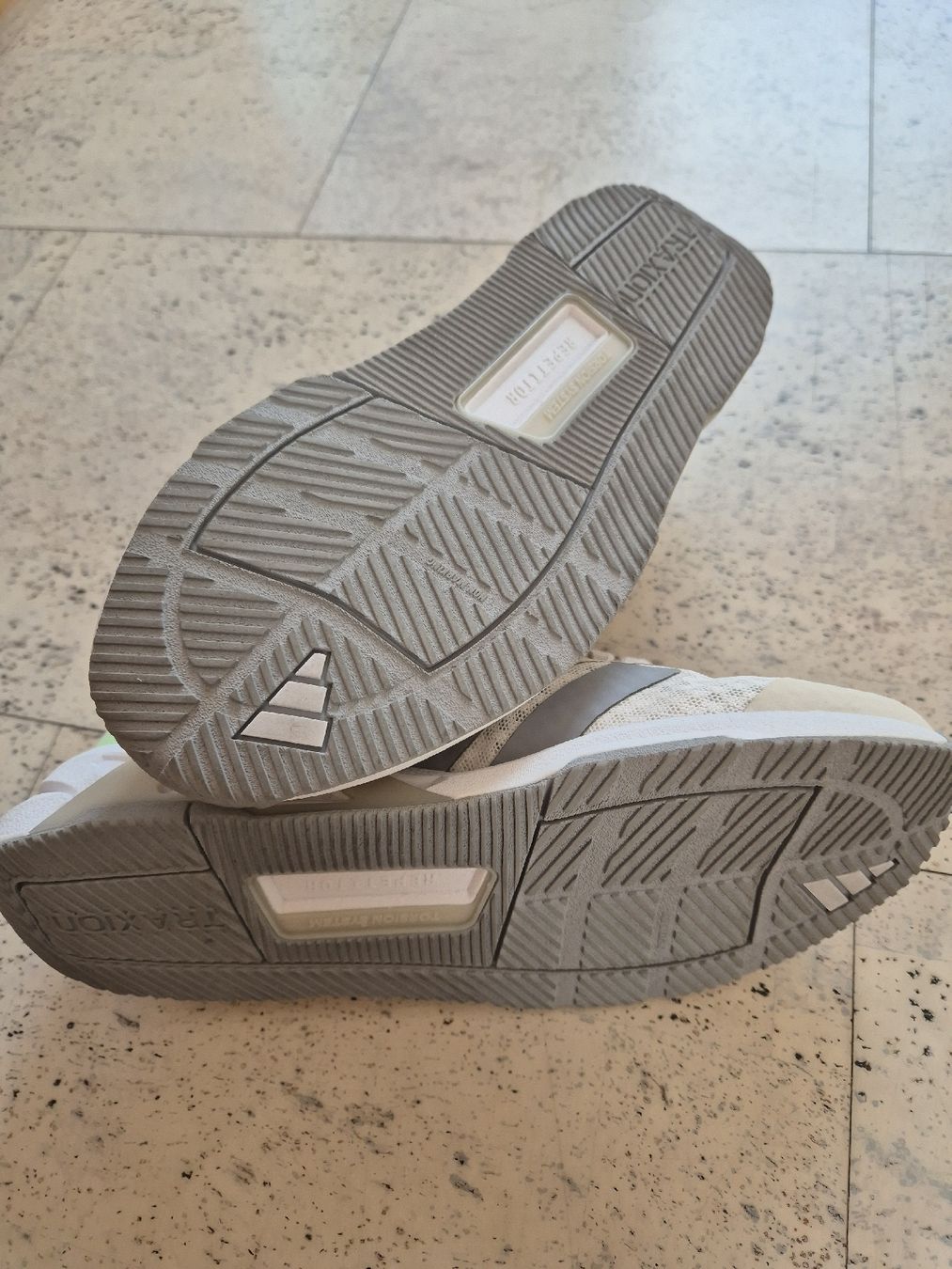 Scarpe da uomo: Adidas Schuhe, Grösse 38 2/3, Trainingsschuh – Usato da Zürich venduto da thme13 2