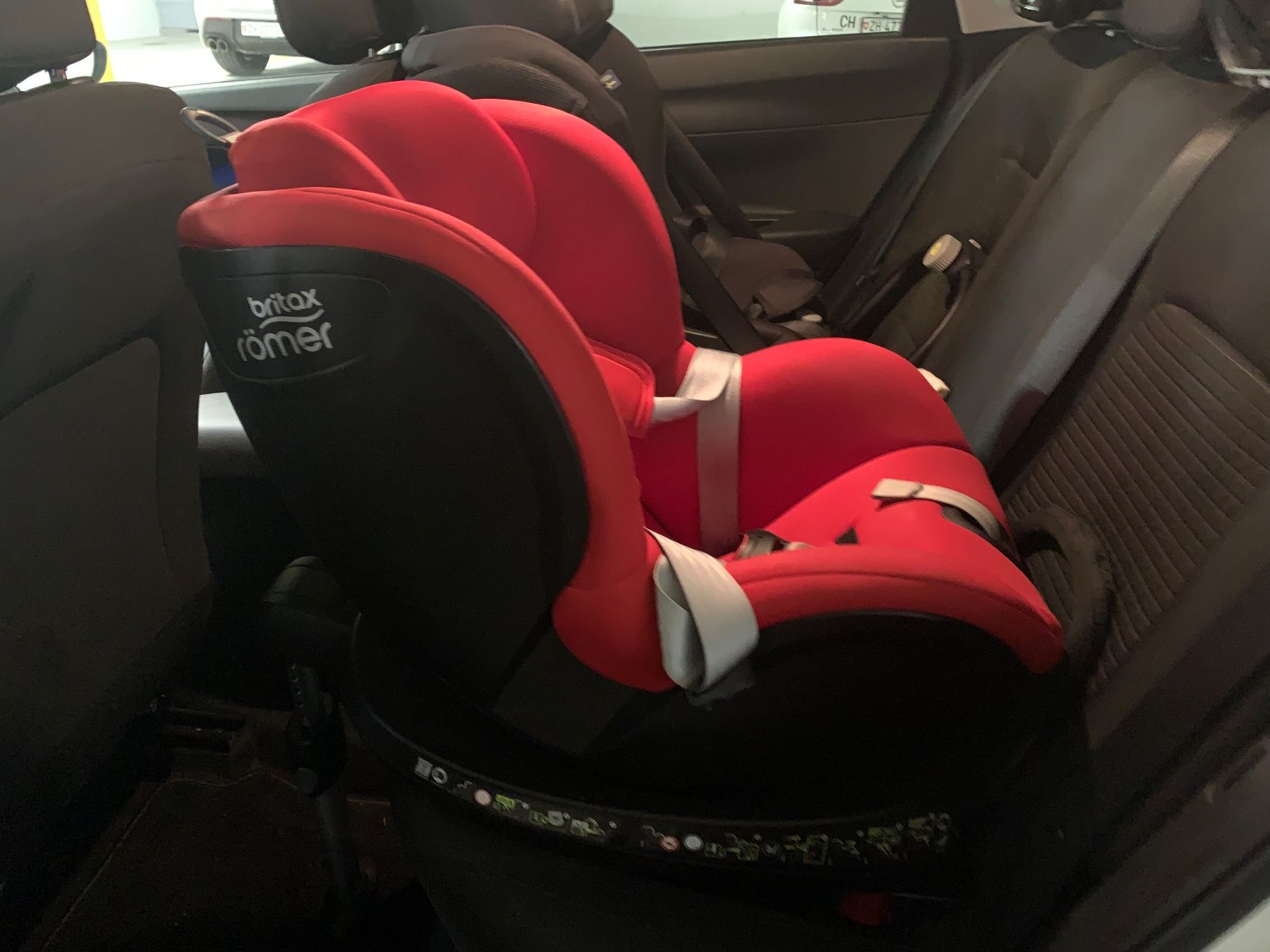 Britax Römer Auto-Kindersitze: Kinder-Autositz Britax Römer Dualfix2 R – Gebraucht aus Bülach von Loredana13 4