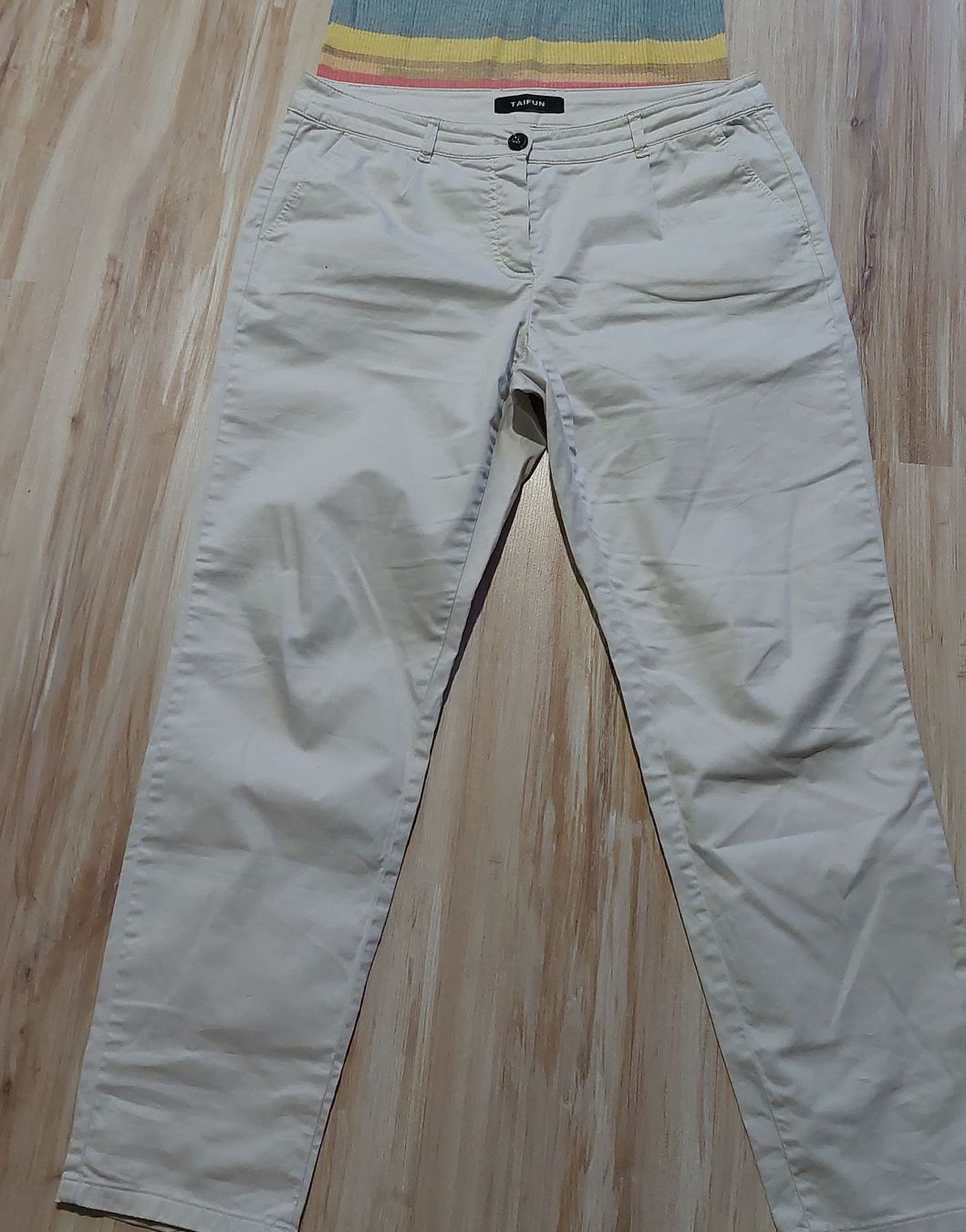 Taifun Pantaloni: Chino Hose Gr. 38 Beige TAIFUN – Usato da Gwatt (Thun) venduto da Letzte-Chance-II