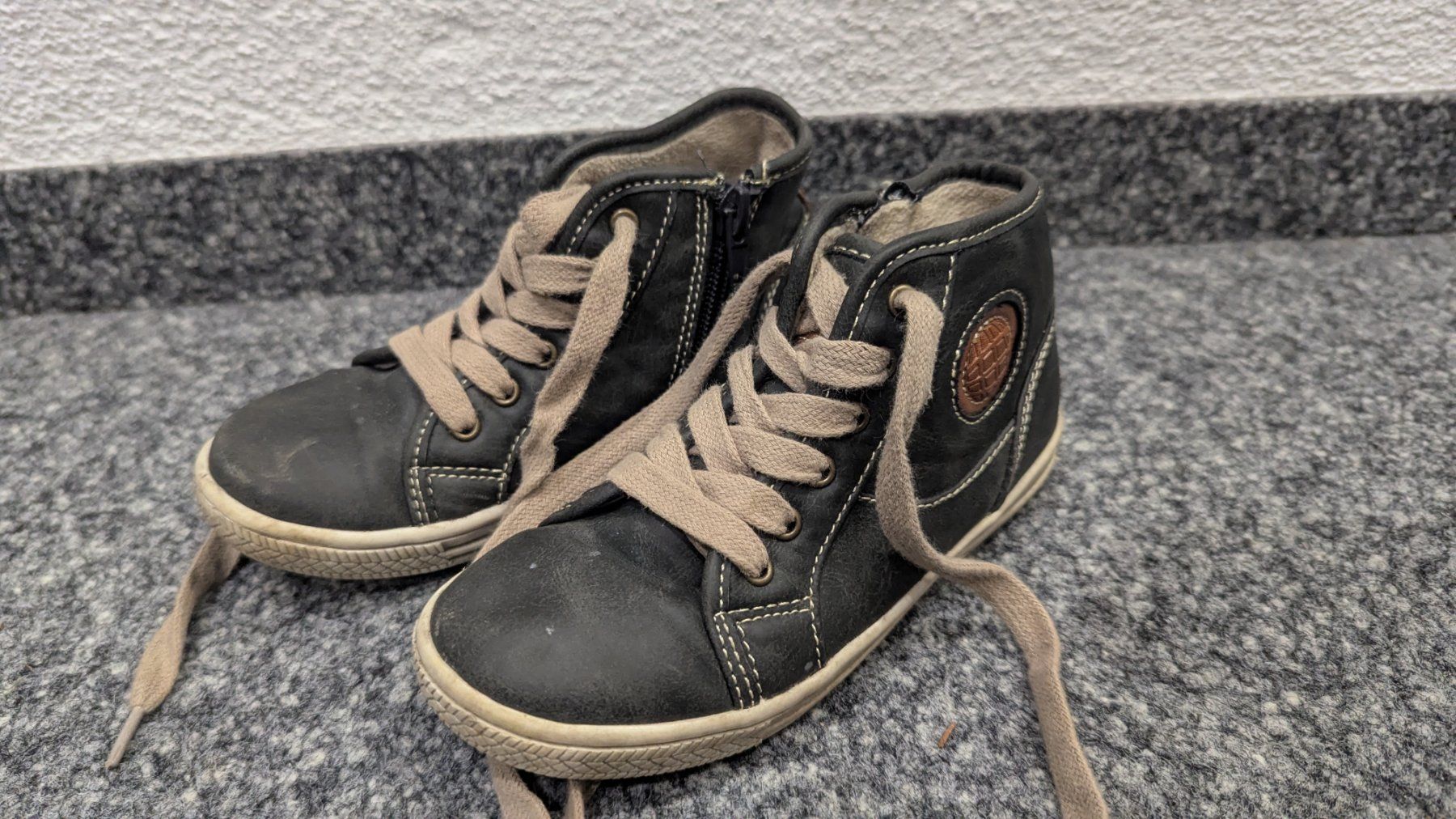 Scarpe per ragazzi: Kinderschuhe Grösse 28 – Usato da Frauenfeld venduto da mf2_yb66