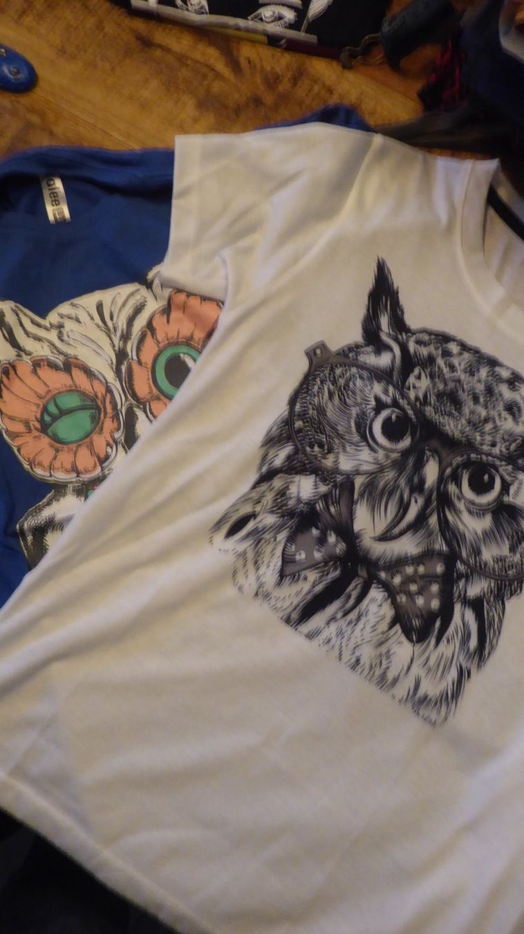 Lotti di vestiti: 4 schöne Tshirt EULEN MOTIV Gr S – Usato da Sargans venduto da Benziner