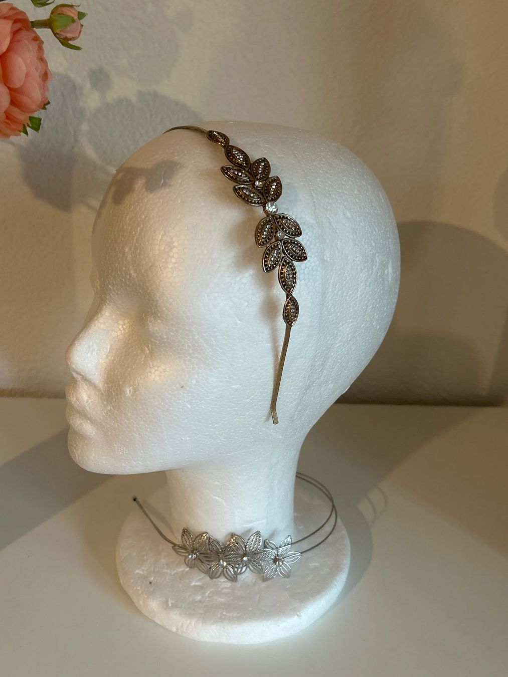 Accessori per capelli: 2 Haarreif mit Blumen /Schmucksteinen silber /bronzefarben – Usato da Brunnen venduto da Nala2929 3