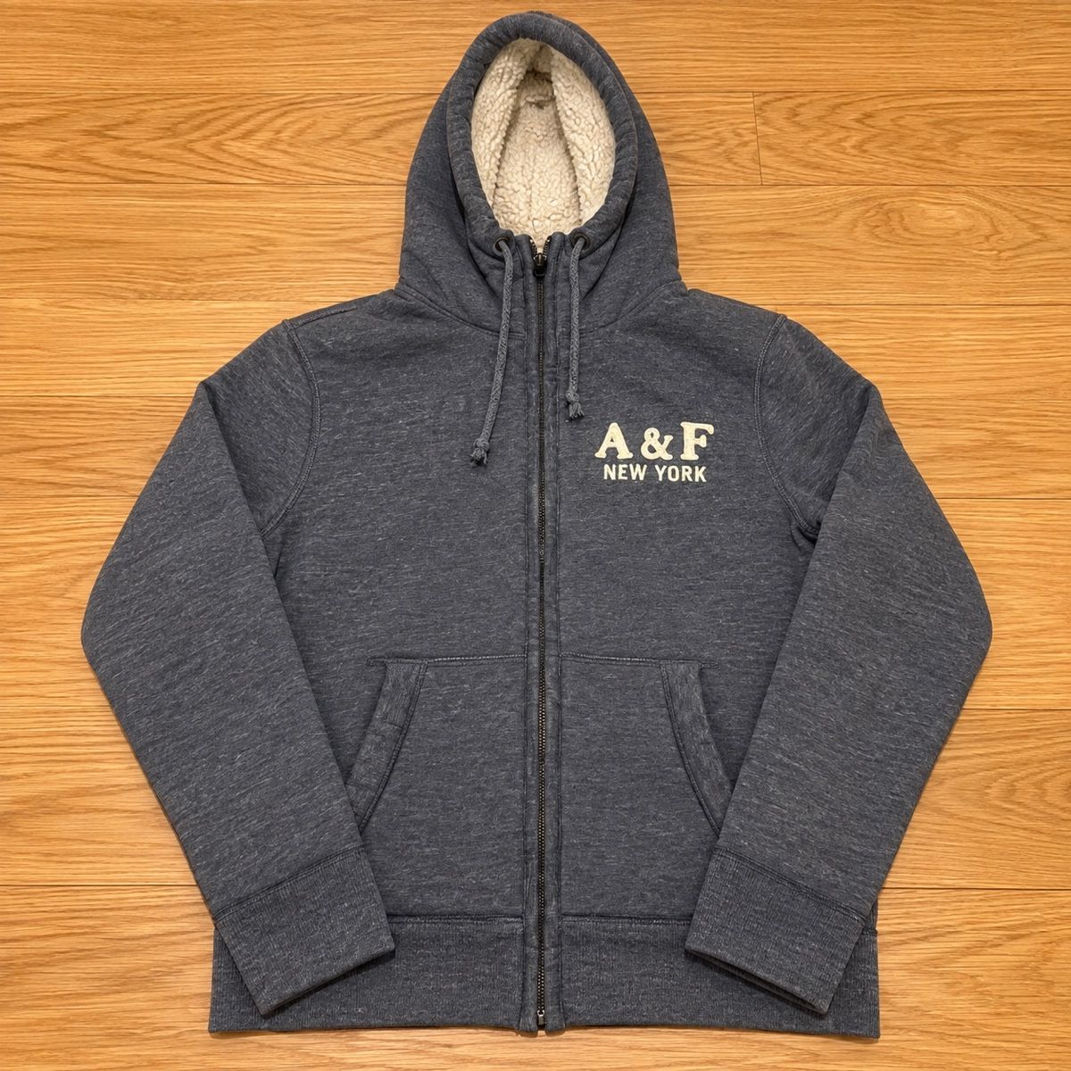 Abercrombie Pullover & Sweatshirts: A&F Pullover M – Gebraucht aus Bassersdorf von lev_75cn