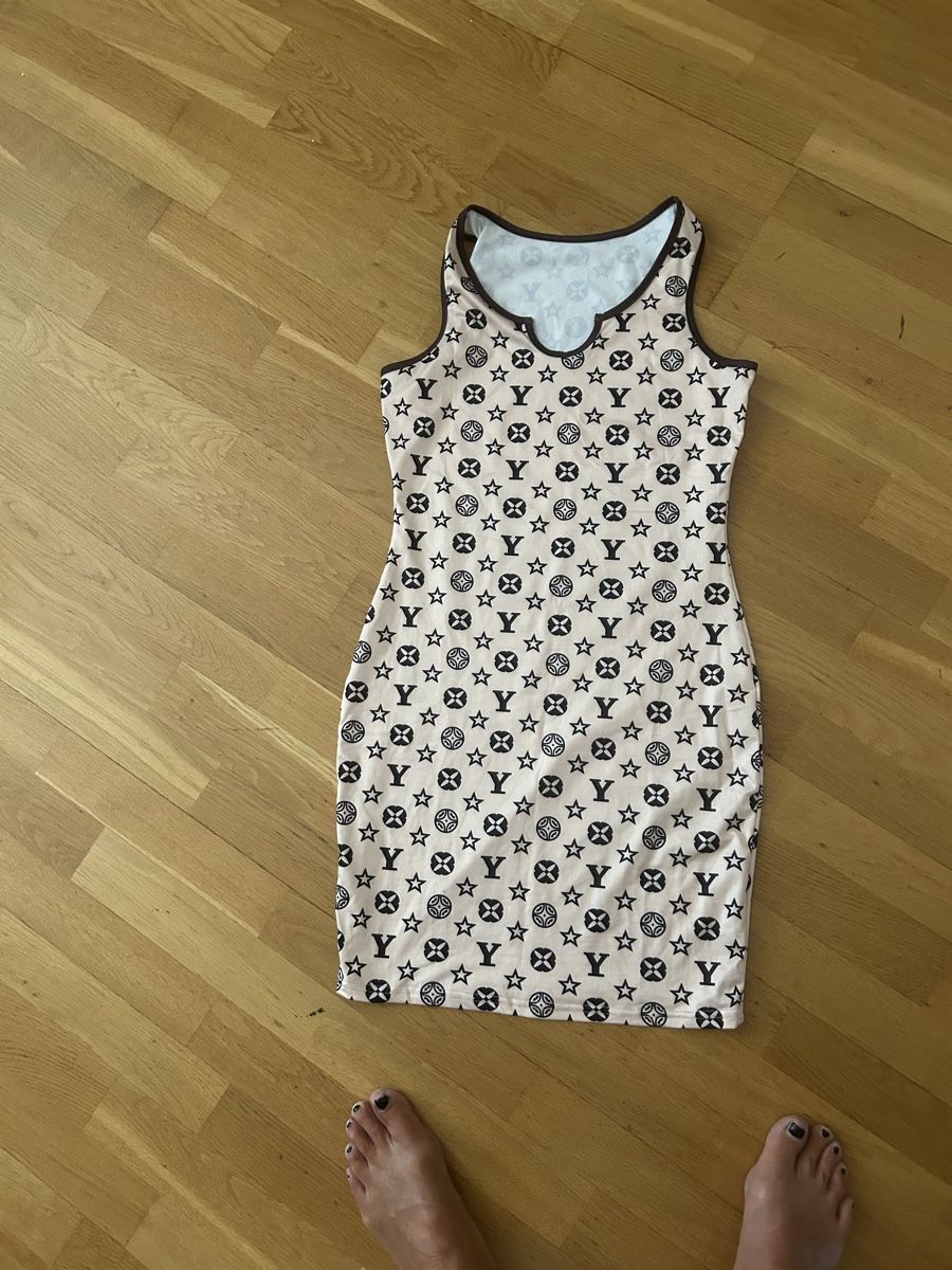 Robes: Schönes Kleid gr m neu – Neuf (Voir description) à Allschwil par selake990673