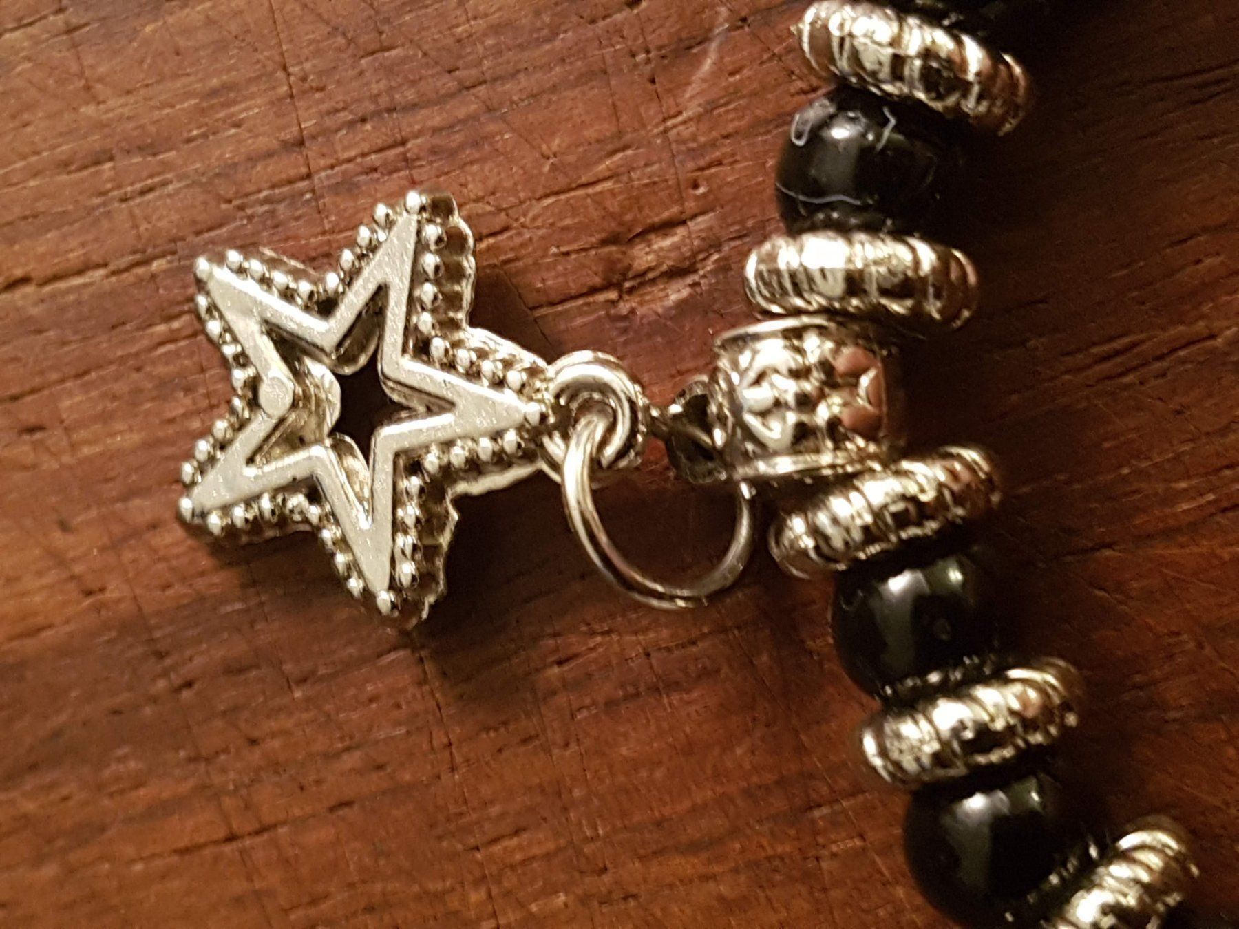 Armbänder & -reifen: Armband Strand Motive schwarz silberf. – Gebraucht aus Ettingen von Maranathatalitha 2