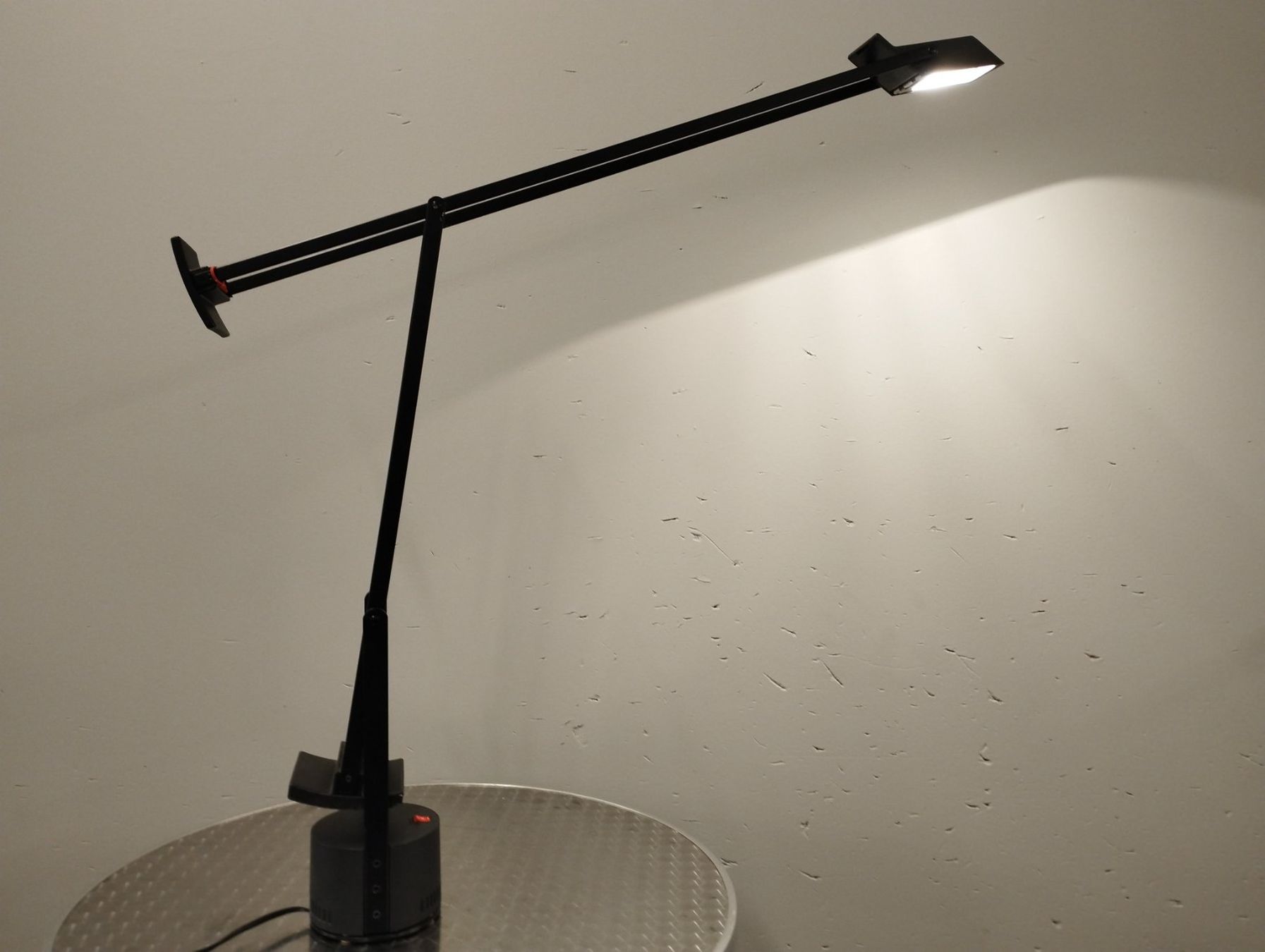 Artemide Lampade: Artemide Tizio Tischleuchte – Usato da Zürich venduto da Zapro 1