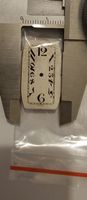 Cadran de montre vintage, rectangulaire, chiffres noirs.