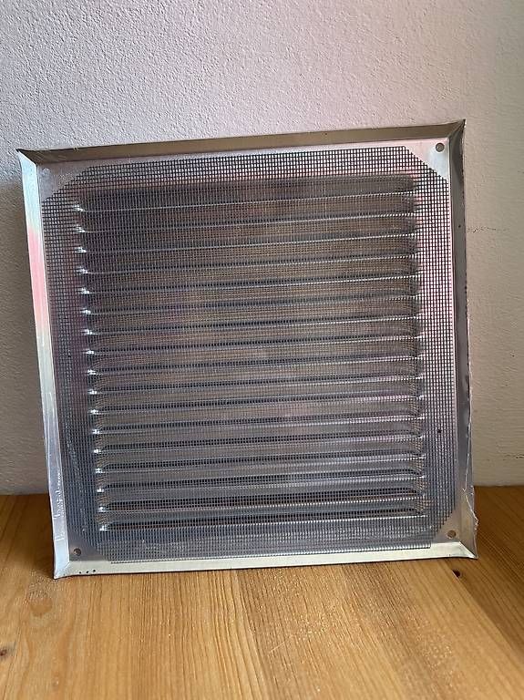 Dampfabzug: Lüftungsgitter mit Fliegengitter – Gebraucht aus Avegno von CaVal13 1