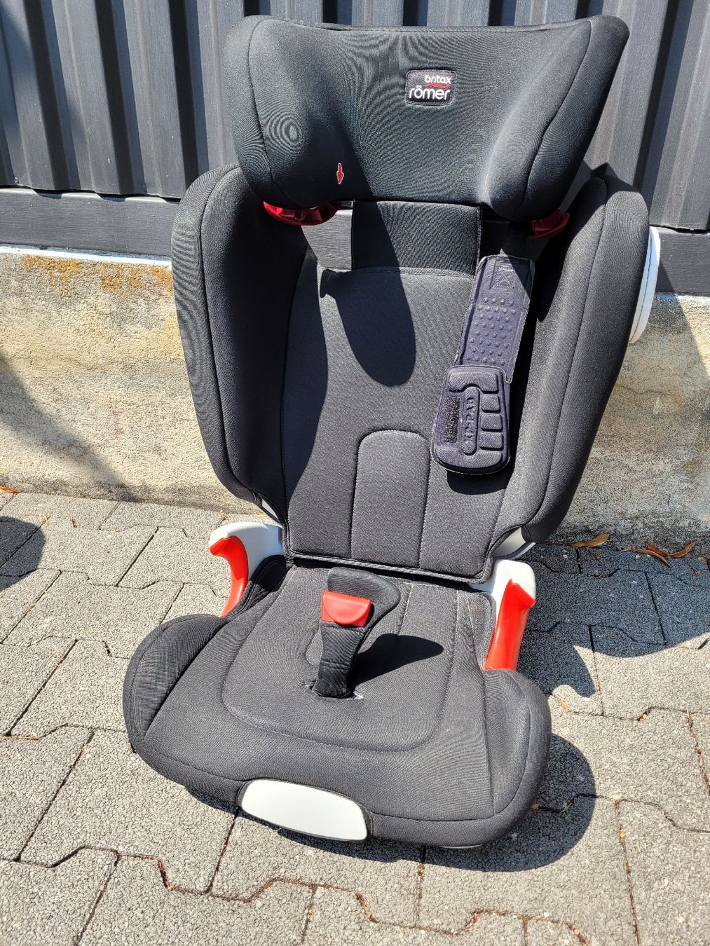 Britax Römer Seggiolini per auto: Britax Römer Kidfix II XP Sict, Autokindersitz – Usato da Gontenschwil venduto da manolis88 4