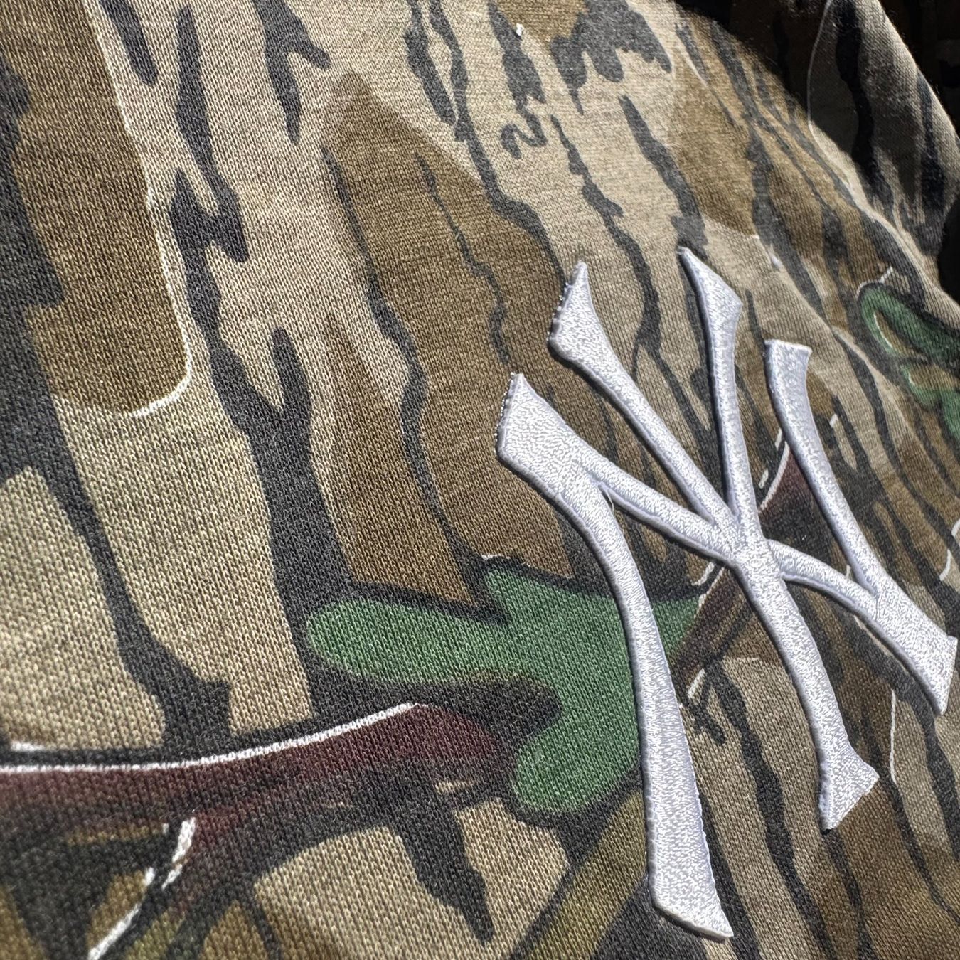 Maglioni & Felpe: Yankees custom made camouflage longsleeve – Usato da St. Gallen venduto da sourced_limited 2