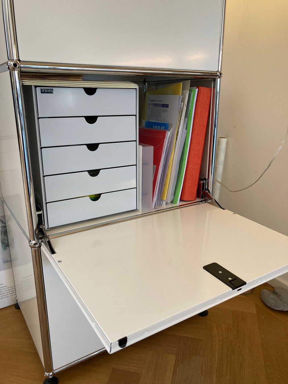 USM Regale: REGAL MIT GLASAUFSATZ, USM – Gebraucht aus Edlibach von SELECTION-26 3