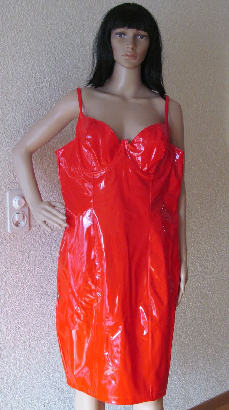 Vestiti: Rotes oversized Midi Lackkleid ca. Gr. 4XL – Usato da Münchenbuchsee venduto da lu-99 3