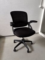 Bürostuhl mit Armlehnen