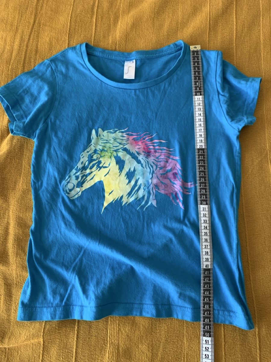 Blusen, T-Shirts & Tops: T-Shirt Gr. 146-152 – Gebraucht aus Winterthur von Samu-V
