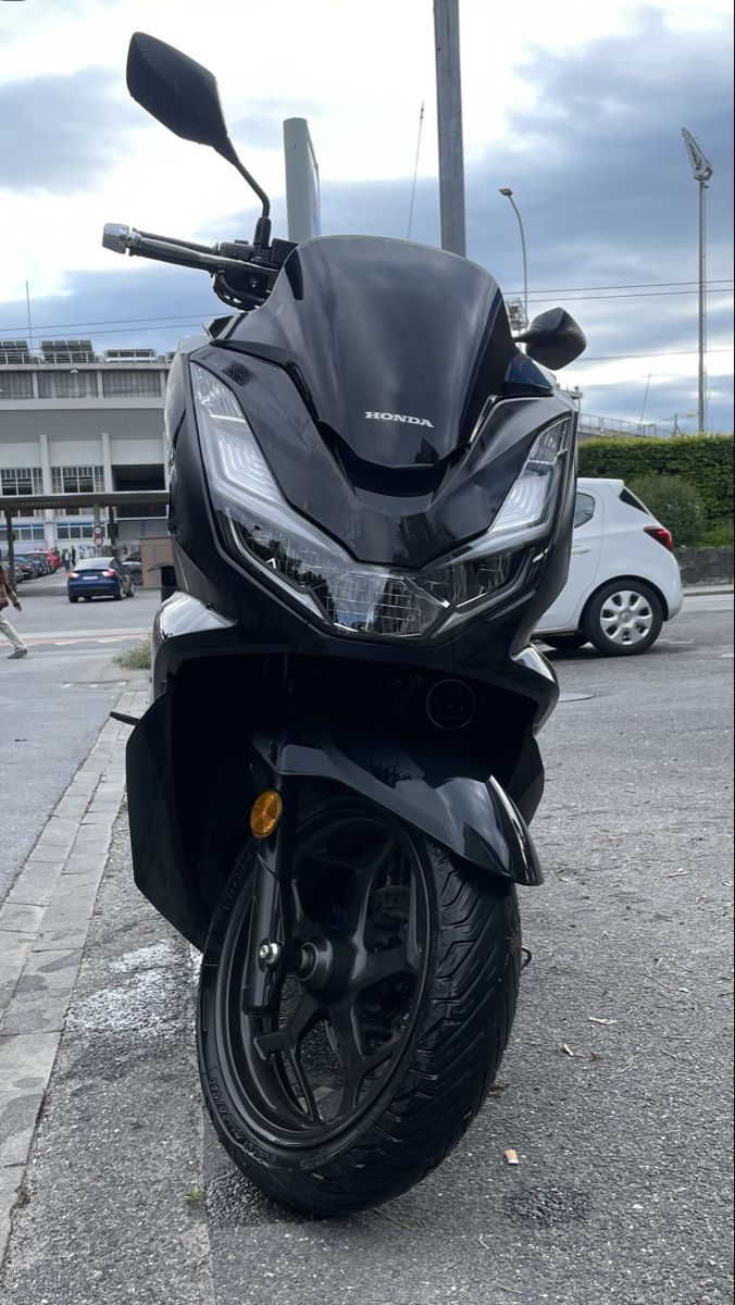 Honda Scooters: PCX Honda Scooter – Gebraucht aus Lausanne von Victor0421