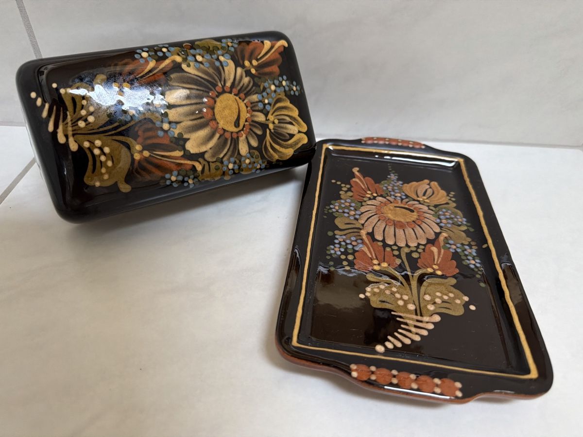 Autre vaisselle: Keramik, Butterplatte mit Deckel, Heimberg. – D'occasion à Biberist par Momo33