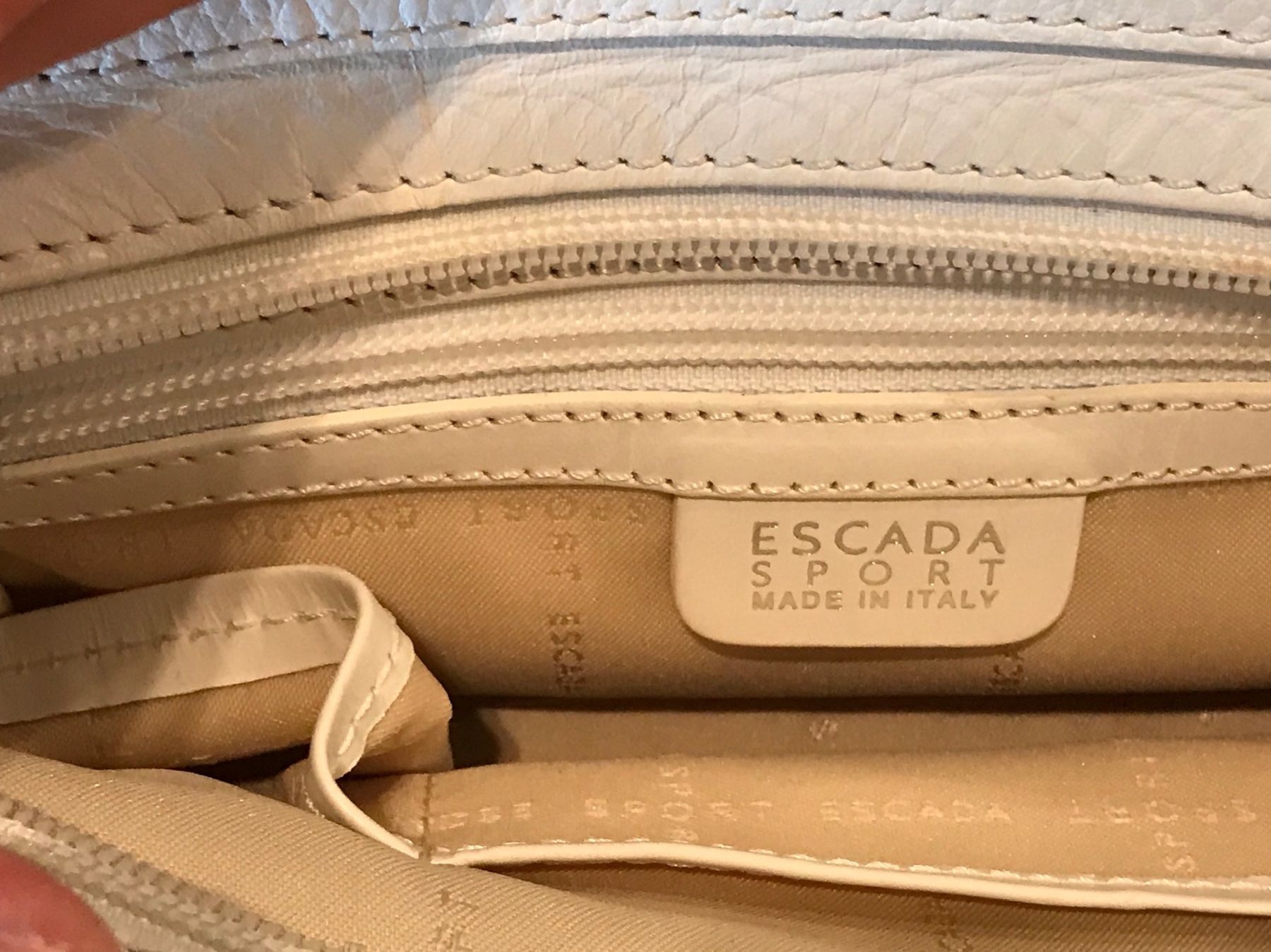 Escada Taschen für Damen: ESCADA Handbag White leather – Gebraucht aus Erlenbach ZH von topchick 3