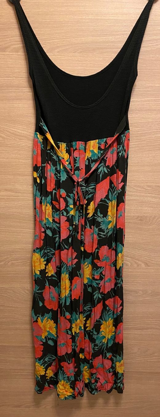 Vestiti: Sommerliches Maxikleid mit Blumenmuster, Grösse M! – Difettoso da Ennetmoos venduto da Tabakfrei 1