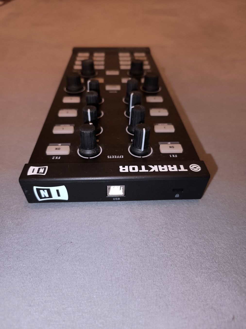 Native Instruments Console di mixaggio: Native Instruments Traktor Kontrol X1 – Usato da Bern venduto da Kusikennsch 2