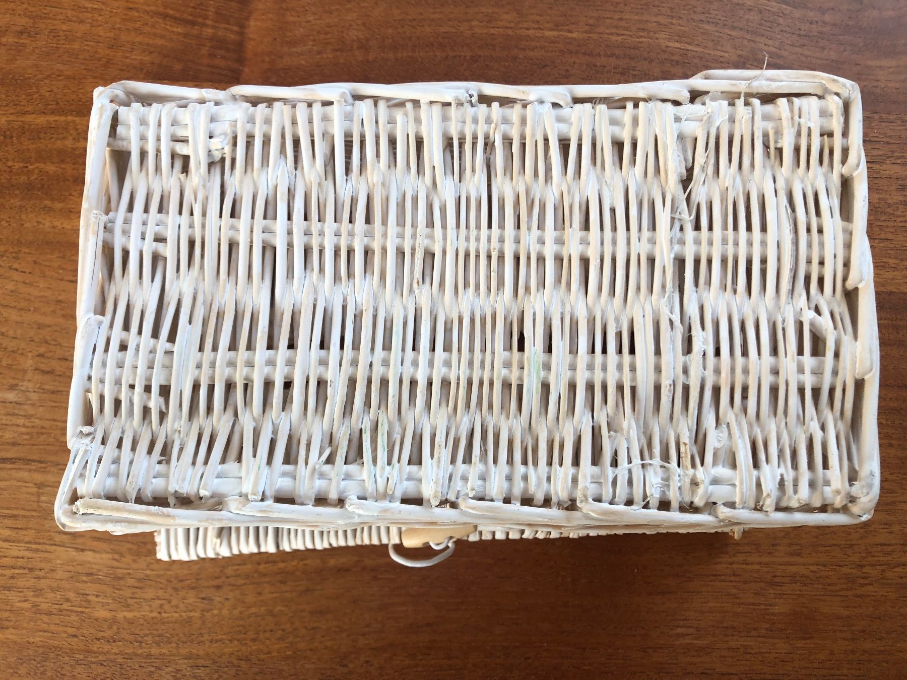 Behälter & Ähnliches: Kleenex Box mit Deckel weiss Korb Weide – Gebraucht aus Arlesheim von leyRum4.5 3