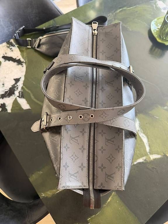Sacs: Louis Vuitton Cabas Light Monogram Eclipse Black  – D'occasion à Diessenhofen par deu_5fnl 2
