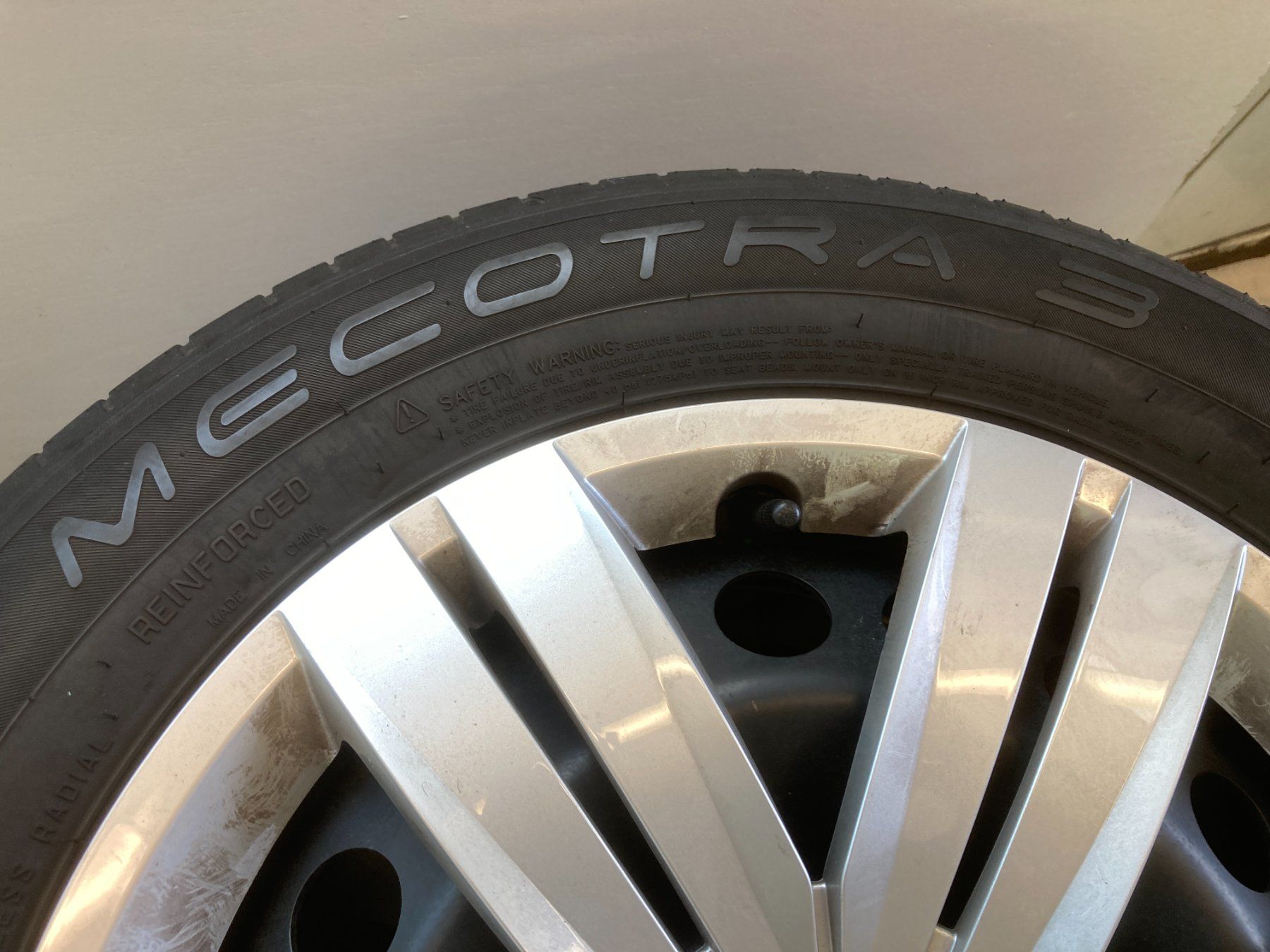 Volkswagen Pneumatici & Ruote complete: VW Caddy Sommerräder 205/60R16 – Usato da Cham venduto da WB2223 7
