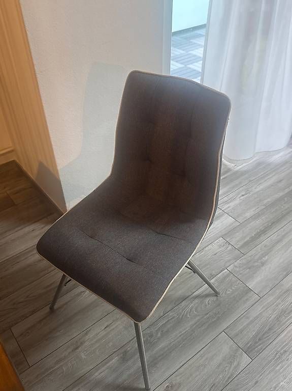 Stühle: 6 Moderne Stoffstühle. – Gebraucht aus Wetzikon ZH von ros_jz5x