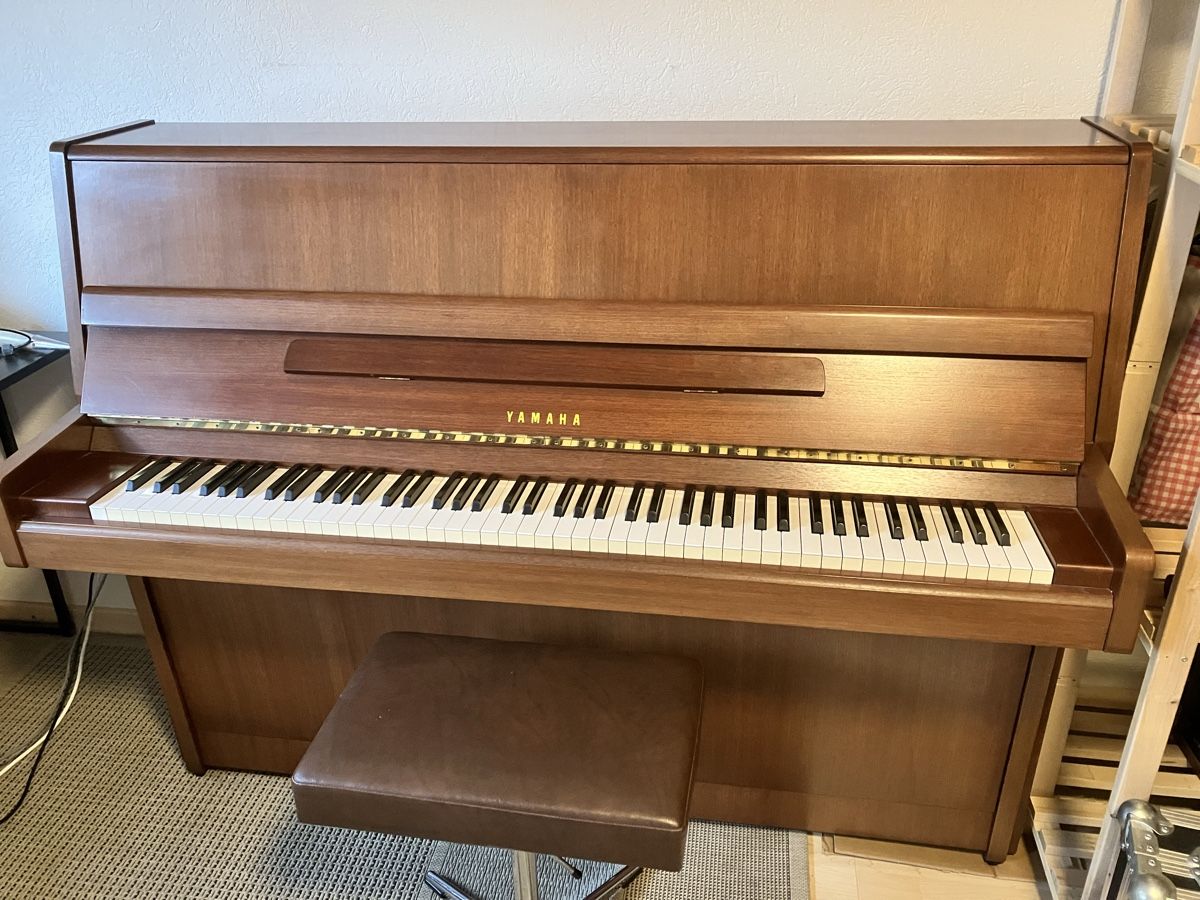 Yamaha Strumenti musicali: Piano droit Yamaha – Usato da Yverdon-les-Bains venduto da Clement81