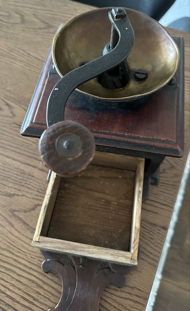 Elettrodomestici da cucina: Antike Kaffeemühle aus Holz – Usato da Liestal venduto da Tschopp77 2