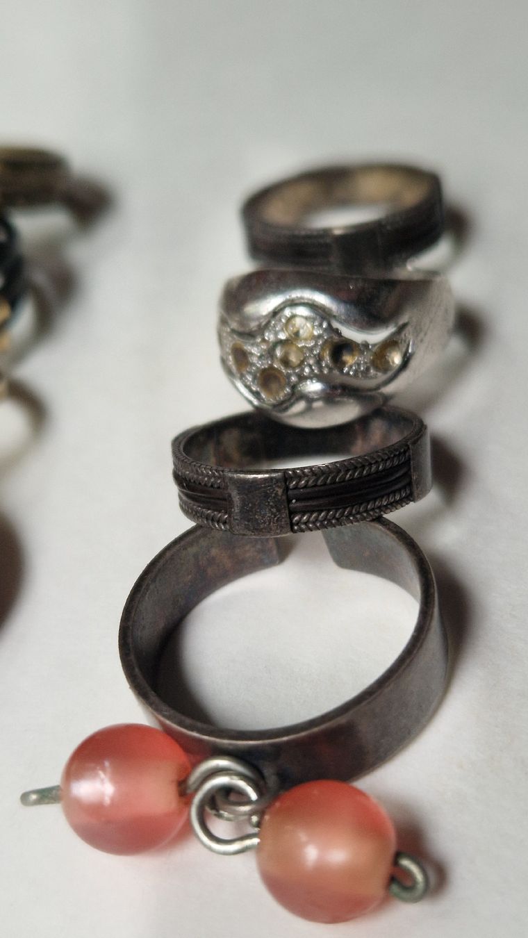Ringe: 3 alte Silberringe + 9x Modeschmuck – Gebraucht aus Seengen von see_b7wj 1
