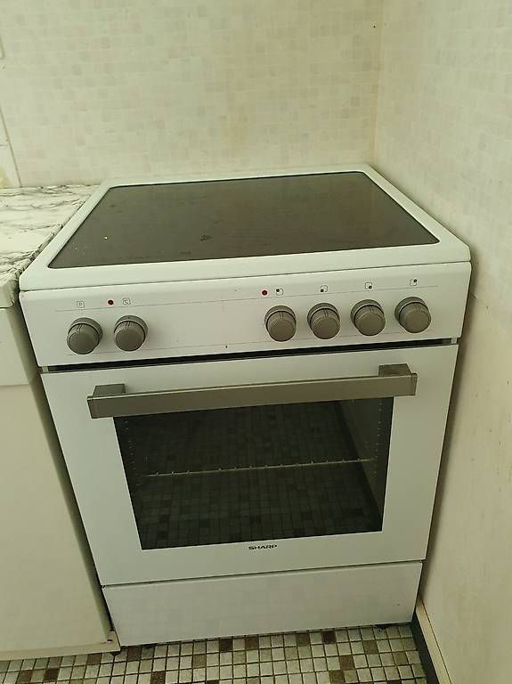 Cuisines complètes: Cucina elettrica Sharp – D'occasion à Astano par Monicahu