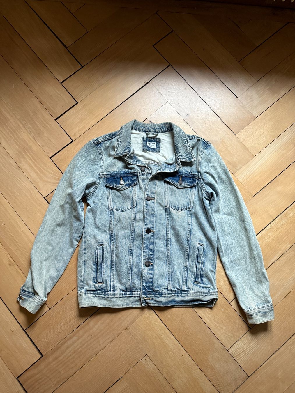 Pull&Bear Jacken: PULL&BEAR - Jeansjacke hellblau L – Gebraucht aus Zürich von Diazaio