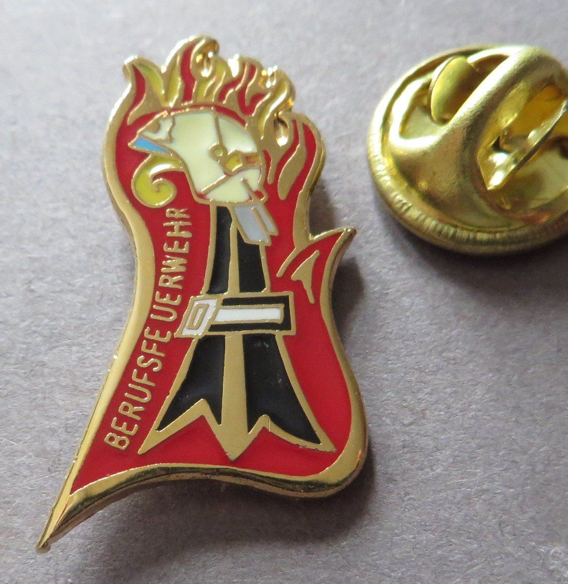Placchette & Badge: PIN, BASEL BERUFSFEUERWEHR, limitiert No755 – Usato da Neuhausen venduto da luckimucki