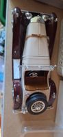 Modellauto Oldtimer dunkelrot/beige mit Ersatzrad 