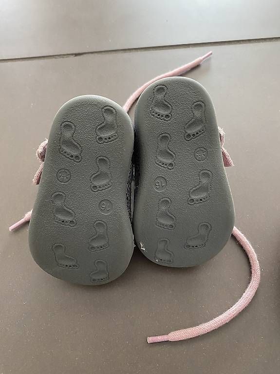 Scarpe per ragazzi: Chaussures bébé taille 16 – Usato da Grolley venduto da lai_7y9b 1