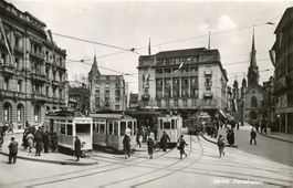 Zürich   ZH  -    4  Tram's    /   Paradeplatz     um 1940