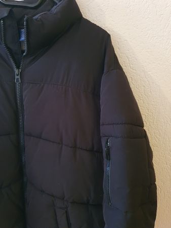 Schwarze Pufferjacke Divided - Grösse XL