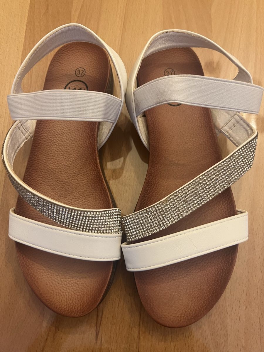 Damenschuhe: Damensandalen weiss Grösse 37 Strass – Gebraucht aus Oftringen von Nashorn_rn2c