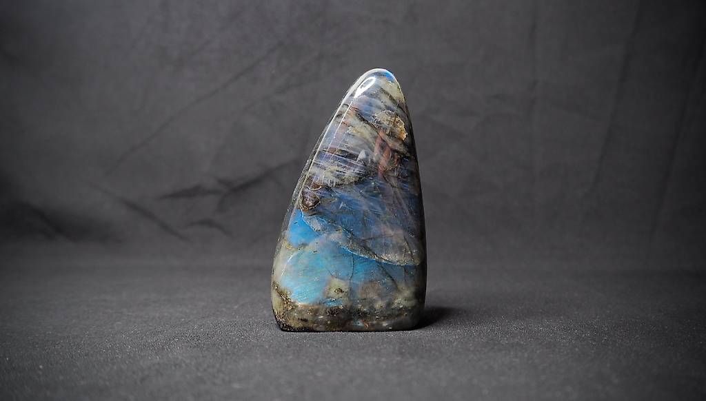Minerali & Pietre curative: Labradorite en forme libre (250g) – Nuovo e nell'imballaggio originale da Granges-Marnand venduto da MineralEclat