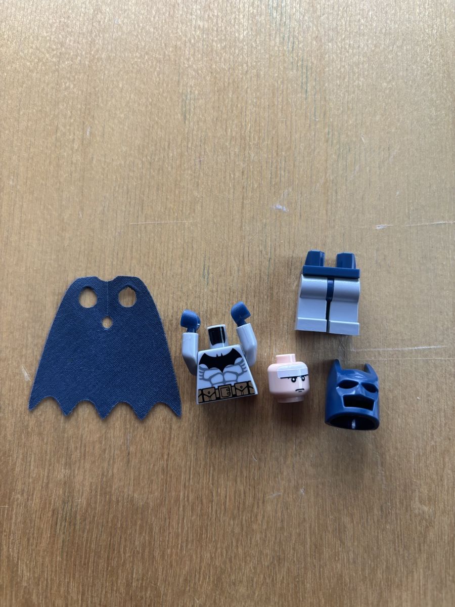 Lego Figuren: Lego Figur Batman light bluish grey suit, bat022 – Gebraucht aus Ebnat-Kappel von finrod83 1