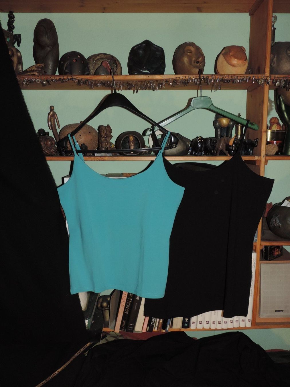 Lotti di vestiti: 2 débardeurs bleu turquoise noir – Usato da Genève venduto da Axelle333 3