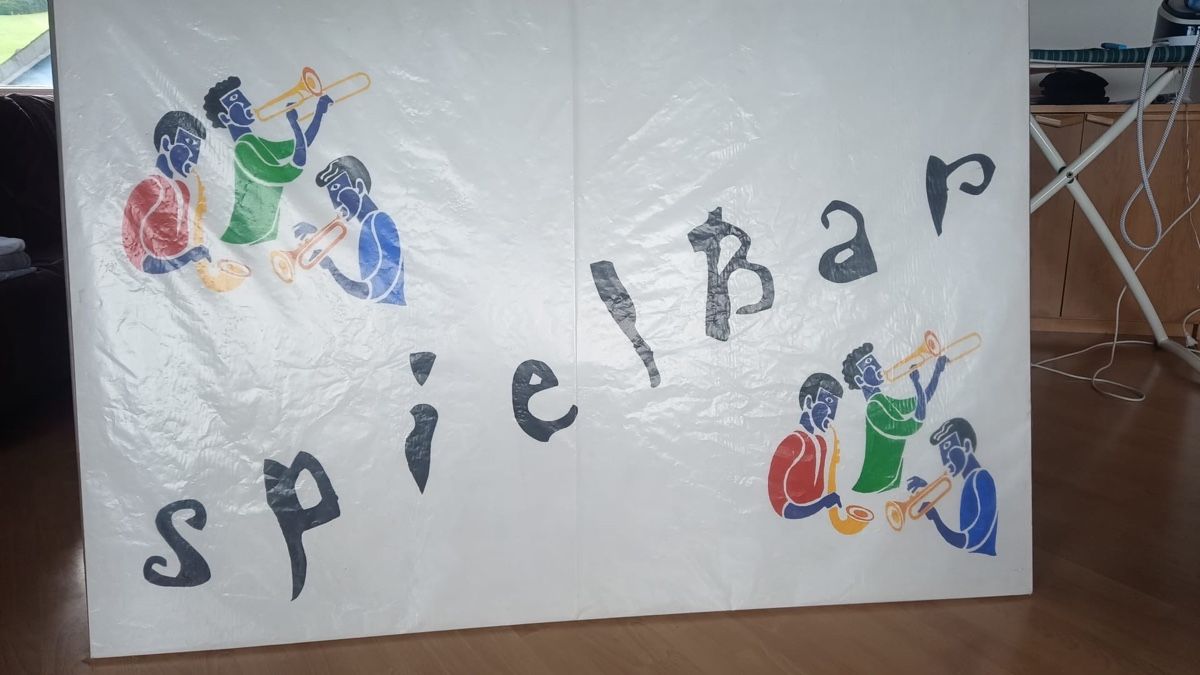 Foto & Immagini: Werbeplakat Spielbar weiss gebraucht – Usato da Altendorf venduto da m_blatter