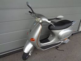 Preiswerte Piaggio Vespa 125 ET4 frisch ab MFK