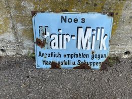 Noes Hair Milk Emailleschild Coiffeur Barber Shop